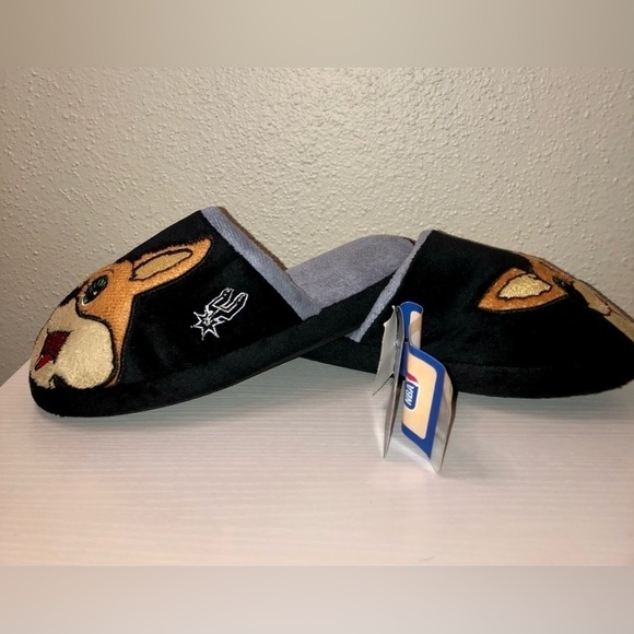 NBA San Antonio Spurs Coyote Slippers for Kids - Picture 4 of 7